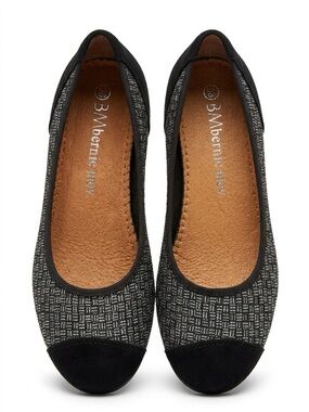 bernie mev. Black Patterned Slip-On Ballet Flats-new